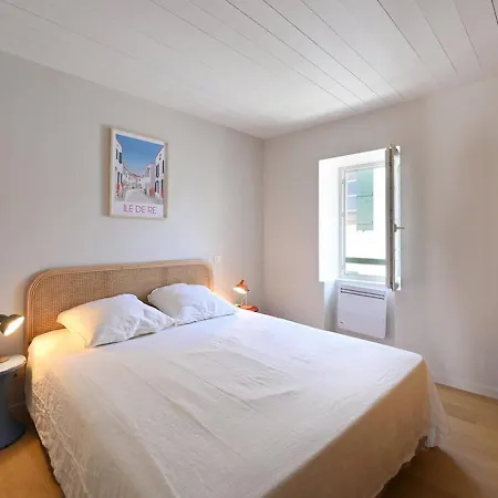Casa de Férias Maison Renovee Avec Jacuzzi Et Cuisine D'ete Au Centre Du Village - Fr-1-434-97 La Couarde-sur-Mer