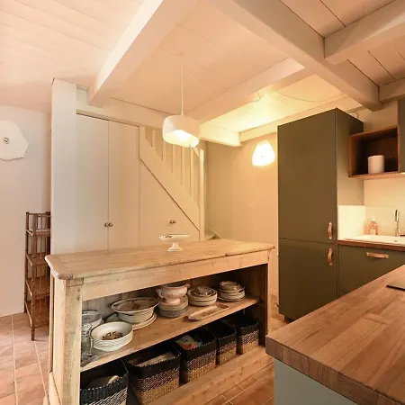Casa de Férias Maison Renovee Avec Jacuzzi Et Cuisine D'ete Au Centre Du Village - Fr-1-434-97 La Couarde-sur-Mer