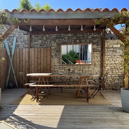 Casa de Férias Maison Renovee Avec Jacuzzi Et Cuisine D'ete Au Centre Du Village - Fr-1-434-97 La Couarde-sur-Mer