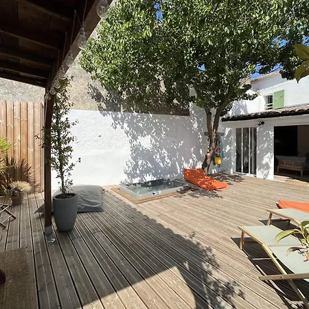 Maison Renovee Avec Jacuzzi Et Cuisine D'ete Au Centre Du Village - Fr-1-434-97 Casa de Férias La Couarde-sur-Mer