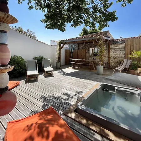 Maison Renovee Avec Jacuzzi Et Cuisine D'ete Au Centre Du Village - Fr-1-434-97 Casa de Férias La Couarde-sur-Mer