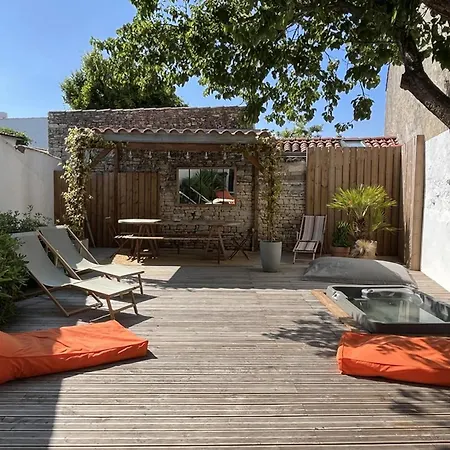 Maison Renovee Avec Jacuzzi Et Cuisine D'ete Au Centre Du Village - Fr-1-434-97 *