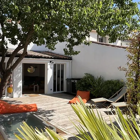 Holiday home Maison Renovee Avec Jacuzzi Et Cuisine D'ete Au Centre Du Village - Fr-1-434-97 *